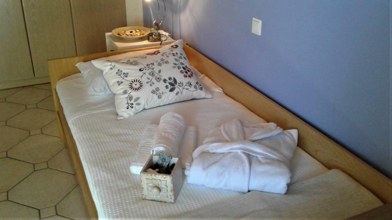 Villa "Eva" - Entire Beachfront Holiday Home - 4S Agia Marina  Екстер'єр фото